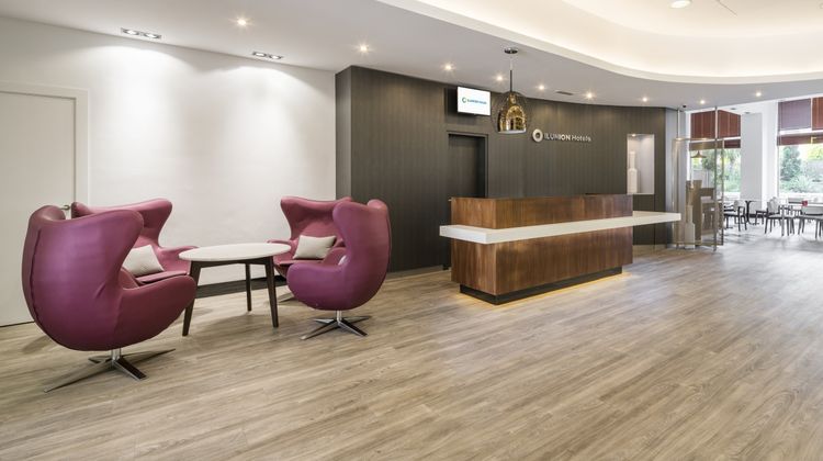 Hotel Ilunion Valencia 3 Lobby