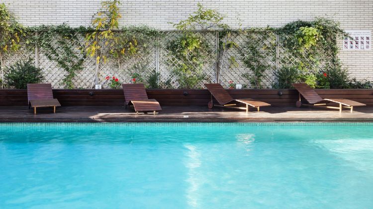 Hotel Ilunion Valencia 3 Pool
