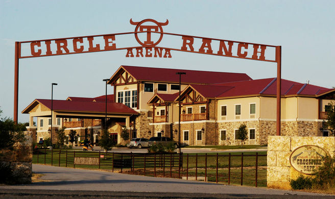 The Inn at Circle T Exterior