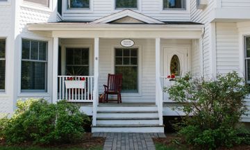 Eagle Harbor Inn