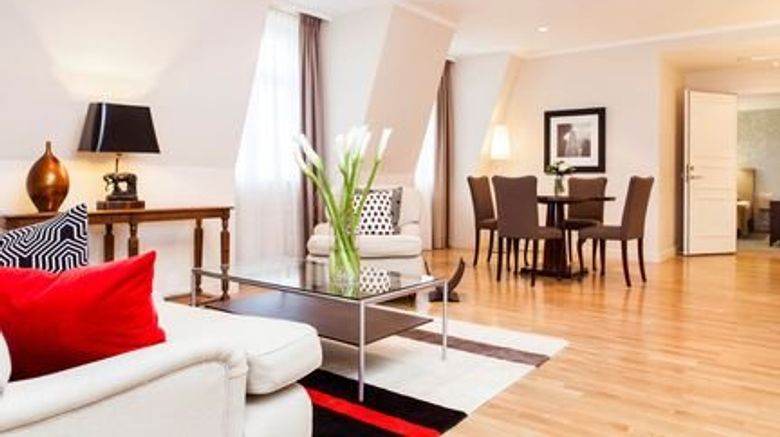 <b>Elite Hotel Savoy Suite</b>. Images powered by <a href="https://www.leonardoworldwide.com/" title="Leonardo Worldwide" target="_blank">Leonardo</a>.