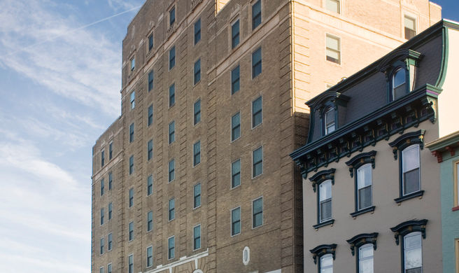 Grand Eastonian Hotel & Suites Exterior