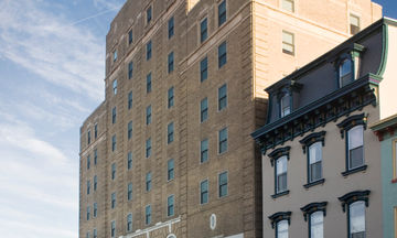 Grand Eastonian Hotel & Suites