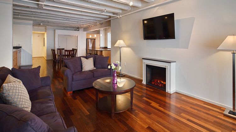 Grand Eastonian Hotel & Suites Suite