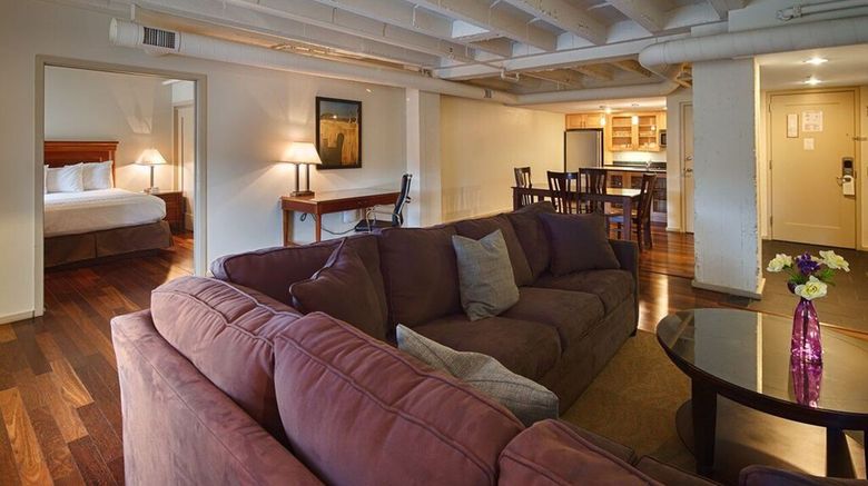 <b>Grand Eastonian Hotel & Suites Suite</b>. Images powered by <a href="https://www.leonardoworldwide.com/" title="Leonardo Worldwide" target="_blank">Leonardo</a>.