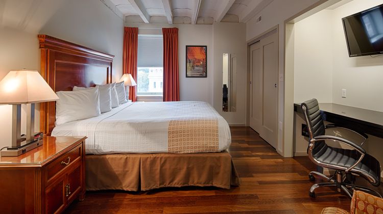 Grand Eastonian Hotel & Suites Room
