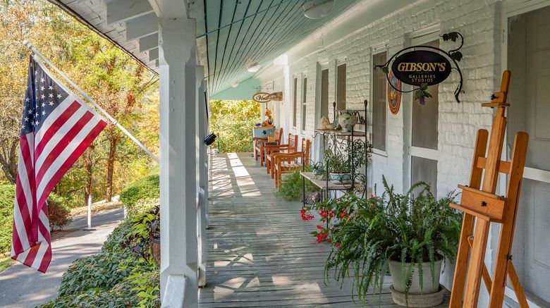 <b>The Greenbrier Exterior</b>. Images powered by <a href="https://www.leonardoworldwide.com/" title="Leonardo Worldwide" target="_blank">Leonardo</a>.