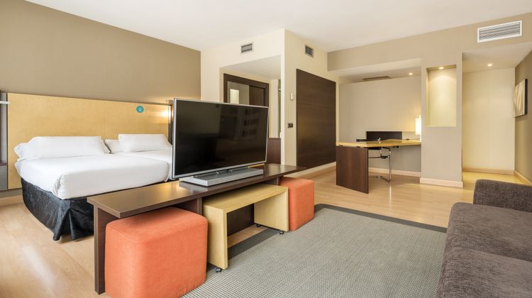 Hotel Ilunion Suites Madrid Room