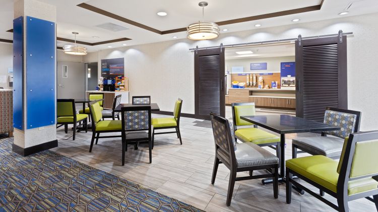 Holiday Inn Express Hotel & Suites Largo Restaurant