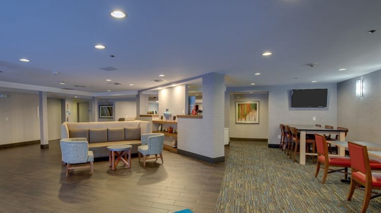 Holiday Inn Express West I40 Lobby