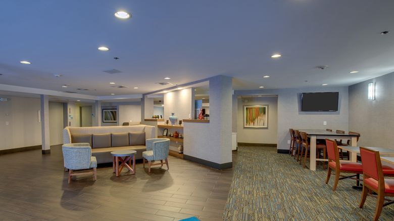 <b>Holiday Inn Express West I40 Lobby</b>. Images powered by <a href="https://www.leonardoworldwide.com/" title="Leonardo Worldwide" target="_blank">Leonardo</a>.