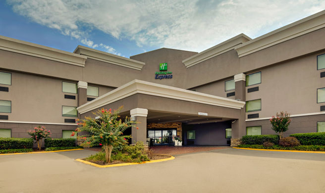 Holiday Inn Express West I40 Exterior