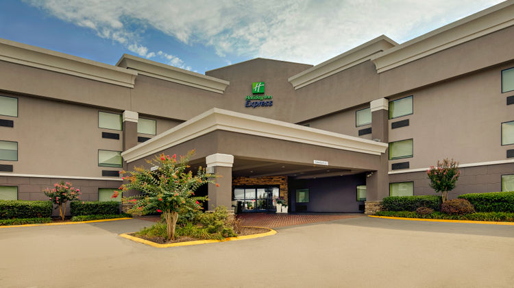 Holiday Inn Express West I40 Exterior