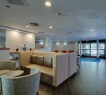 Holiday Inn Express West I40 Lobby