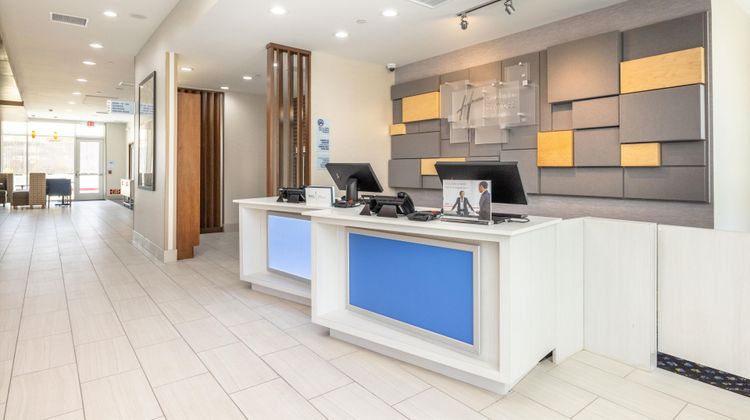 Holiday Inn Express & Suites San Jose Lobby