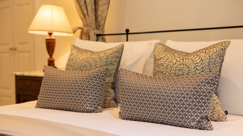 <b>Taplow House Hotel Suite</b>. Images powered by <a href="https://www.leonardoworldwide.com/" title="Leonardo Worldwide" target="_blank">Leonardo</a>.