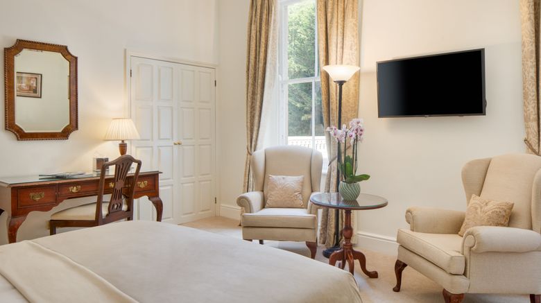 <b>Taplow House Hotel Suite</b>. Images powered by <a href="https://www.leonardoworldwide.com/" title="Leonardo Worldwide" target="_blank">Leonardo</a>.