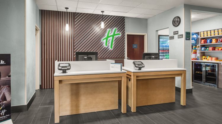 Holiday Inn & Suites Seattle Northeast Lobby