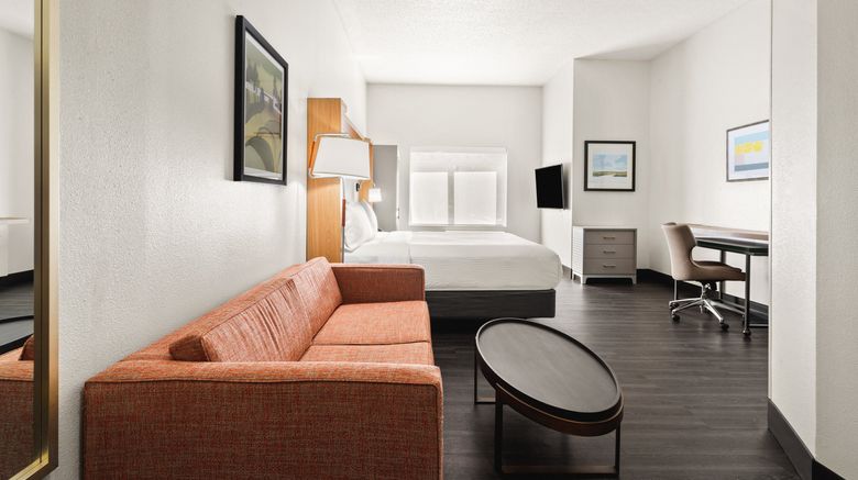 <b>Holiday Inn & Suites Seattle Northeast Room</b>. Images powered by <a href="https://www.leonardoworldwide.com/" title="Leonardo Worldwide" target="_blank">Leonardo</a>.