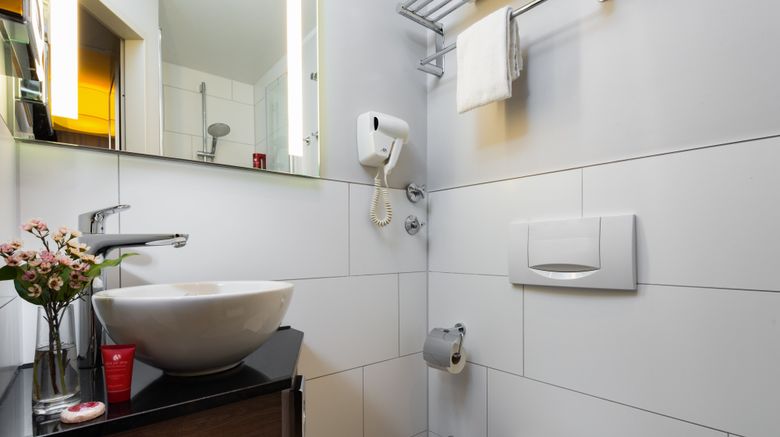 <b>Leonardo Hotel Frankfurt City Center Room</b>. Images powered by <a href="https://www.leonardoworldwide.com/" title="Leonardo Worldwide" target="_blank">Leonardo</a>.