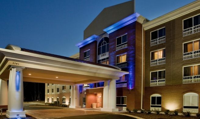 Holiday Inn Express/Stes SW State Exterior