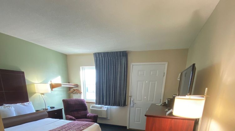 Boarders Inn & Suites by Cobblestone Room