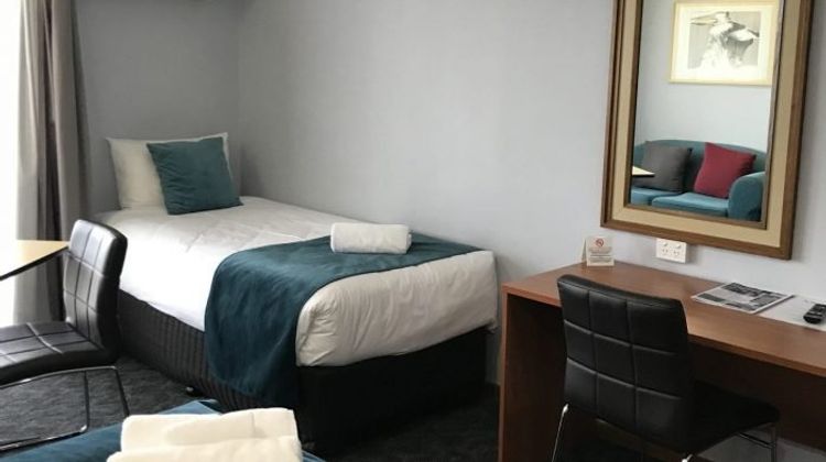 Town & Country Motor Inn Room
