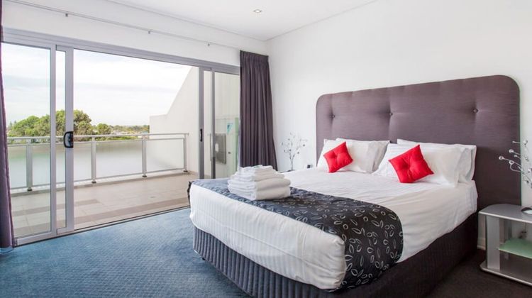 Rockingham Apartments Room