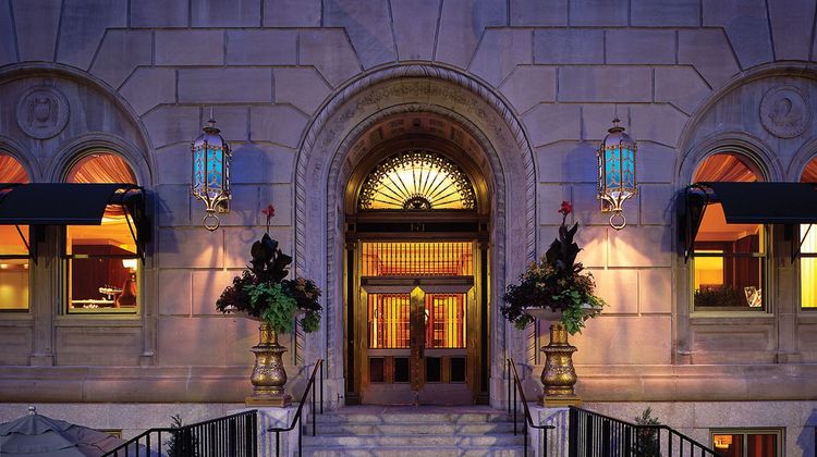 Hotel AKA Back Bay Exterior