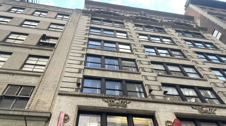 <b>National at 888 6th Avenue Exterior</b>. Images powered by <a href="https://www.leonardoworldwide.com/" title="Leonardo Worldwide" target="_blank">Leonardo</a>.