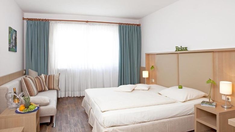 <b>QU Hotel Augsburg Room</b>. Images powered by <a href="https://www.leonardoworldwide.com/" title="Leonardo Worldwide" target="_blank">Leonardo</a>.
