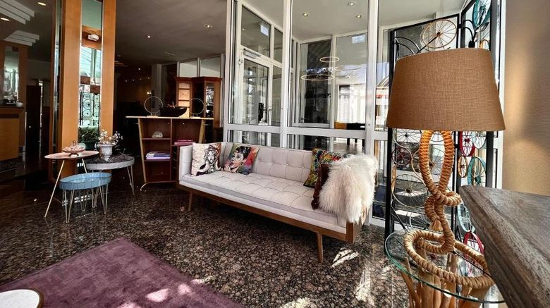 <b>QU Hotel Augsburg Lobby</b>. Images powered by <a href="https://www.leonardoworldwide.com/" title="Leonardo Worldwide" target="_blank">Leonardo</a>.