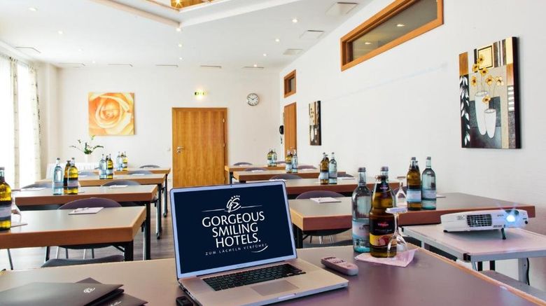 <b>QU Hotel Augsburg Meeting</b>. Images powered by <a href="https://www.leonardoworldwide.com/" title="Leonardo Worldwide" target="_blank">Leonardo</a>.