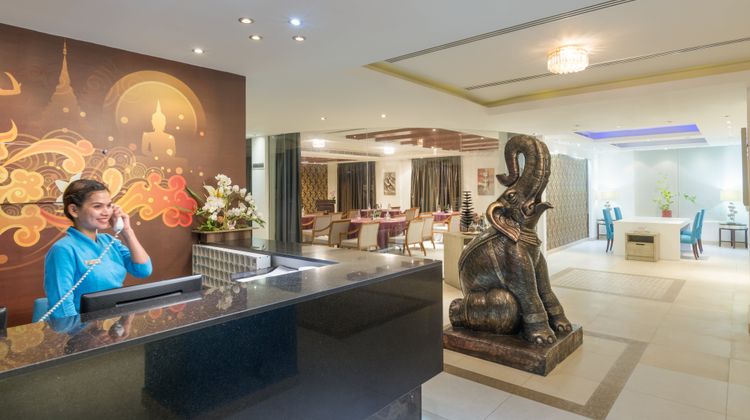 Al Hail Waves Hotel Lobby