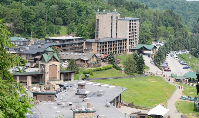 Slopeside Hotel at Seven Springs Resort Exterior