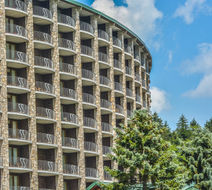 Slopeside Hotel at Seven Springs Resort Exterior