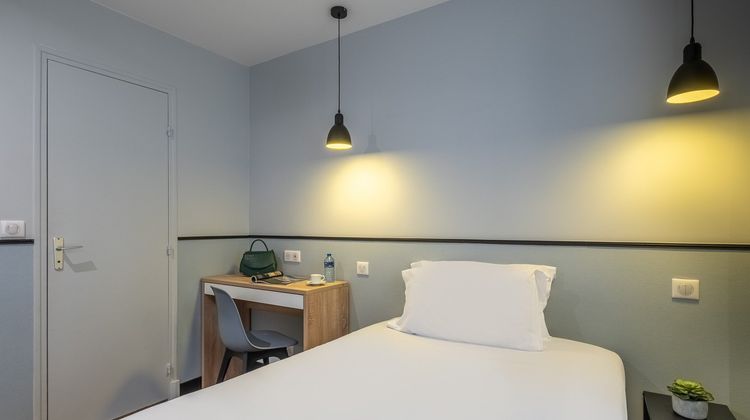 Lilas Blanc Hotel Room