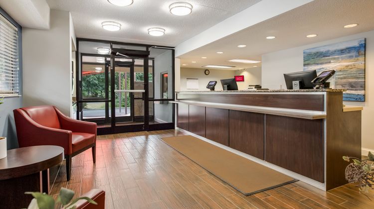 HomeTowne Studios Princeton-Ewing Lobby
