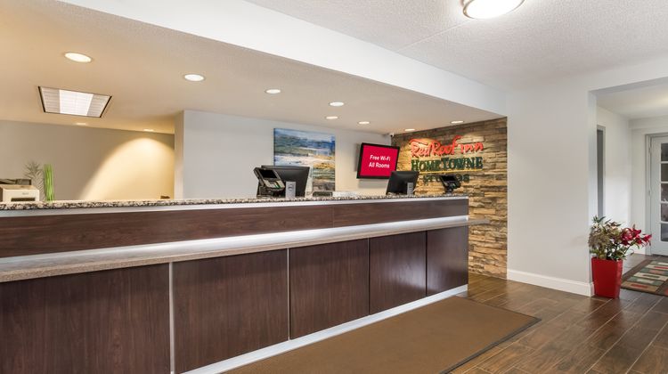 HomeTowne Studios Princeton-Ewing Lobby