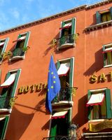 Hotel Saturnia & International