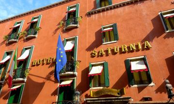 Hotel Saturnia & International