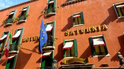 Hotel Saturnia & International