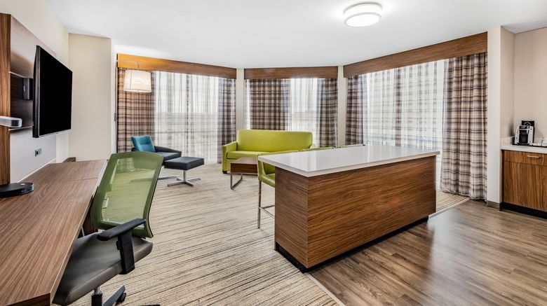 <b>Holiday Inn Express & Suites Downtown Room</b>. Images powered by <a href="https://www.leonardoworldwide.com/" title="Leonardo Worldwide" target="_blank">Leonardo</a>.