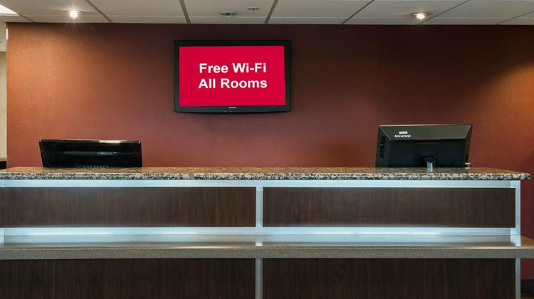 Red Roof PLUS+ Omaha - Council Bluffs Lobby