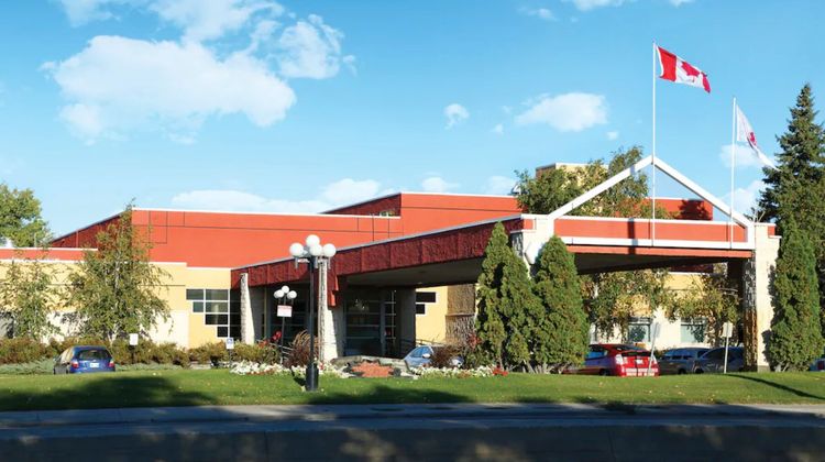 Canad Inns Garden City Exterior