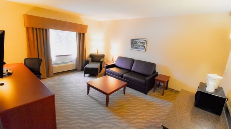 Canad Inns Garden City Exterior