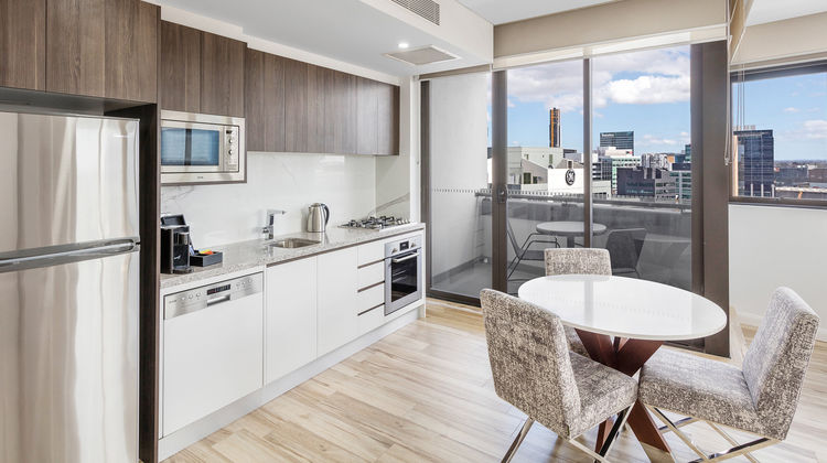 Meriton Suites Church Street, Parramatta Suite