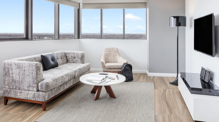 Meriton Suites Church Street, Parramatta Suite