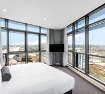 Meriton Suites Church Street, Parramatta Suite