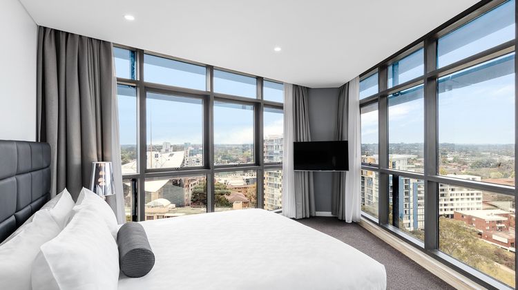 Meriton Suites Church Street, Parramatta Suite